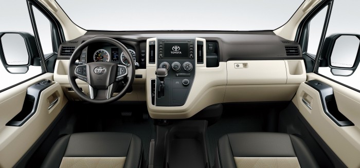 Plug-in hibrid furgont tervezhet a Toyota 6