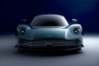 950 lóerős brutális sportautót mutatott be az Aston Martin