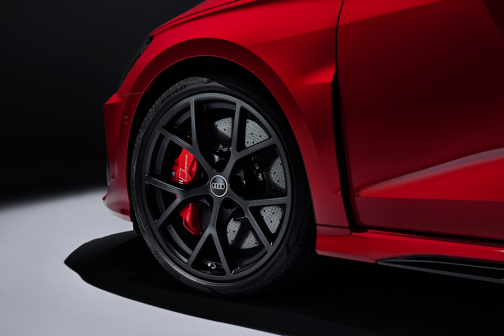 Öthengeres motor és drift mód. Itt az új Audi RS 3! 14