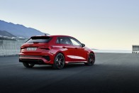 Öthengeres motor és drift mód. Itt az új Audi RS 3! 24