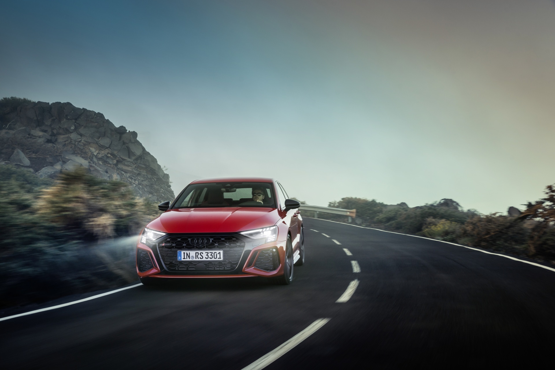 Öthengeres motor és drift mód. Itt az új Audi RS 3! 12