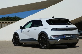 Hány villanyautó kell egy luxushotel működéséhez?