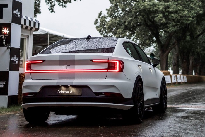 Sportkocsit épített a villanyautó-specialista 6