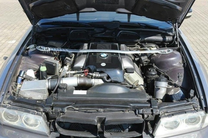 Egy lakótelepi Knight Rider veszett el ebben az öreg BMW-ben 3