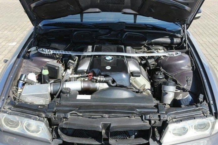 Ha akarsz borzalmas BMW-t látni, akkor nézd meg ezt az M7-est 5