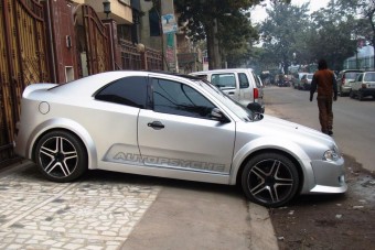 Még ma is furcsa látvány ez a kupévá faragott, első generációs Skoda Octavia