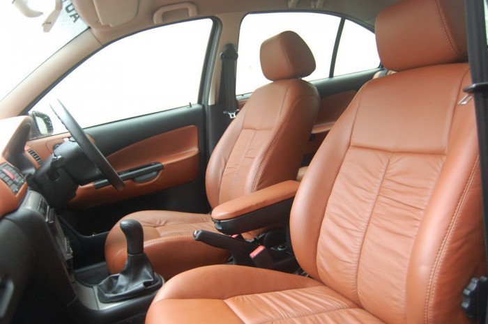 Még ma is furcsa látvány ez a kupévá faragott, első generációs Skoda Octavia 1