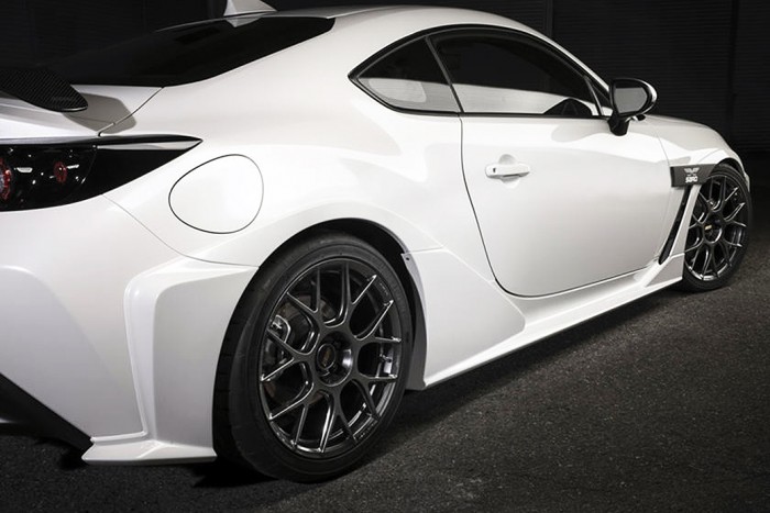 Még nincs is, de már faragják az új Toyotát 12