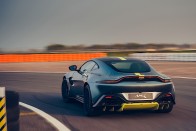 Villanyra kapcsol az Aston Martin is 9