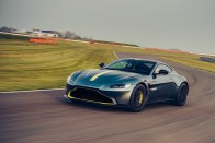 Villanyra kapcsol az Aston Martin is 10