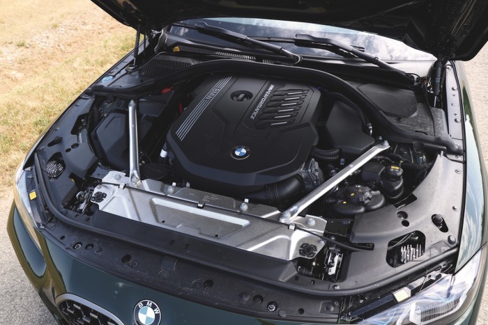 A vezetés drága, de csodás nagykövete a BMW-től 82 A vezetés drága, de csodás nagykövete a BMW-től 82