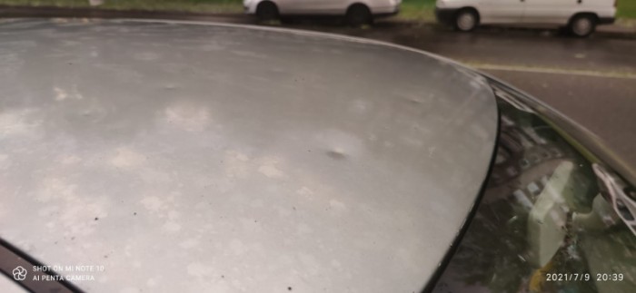 Ilyen károkat okozott a tegnapi jég, nem kímélte az autókat sem 1 | Vezess Ilyen károkat okozott a tegnapi jég, nem kímélte az autókat sem 1