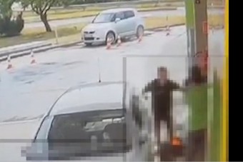 Őrjöngött egy hazai benzinkúton, a táskáját is felgyújtotta