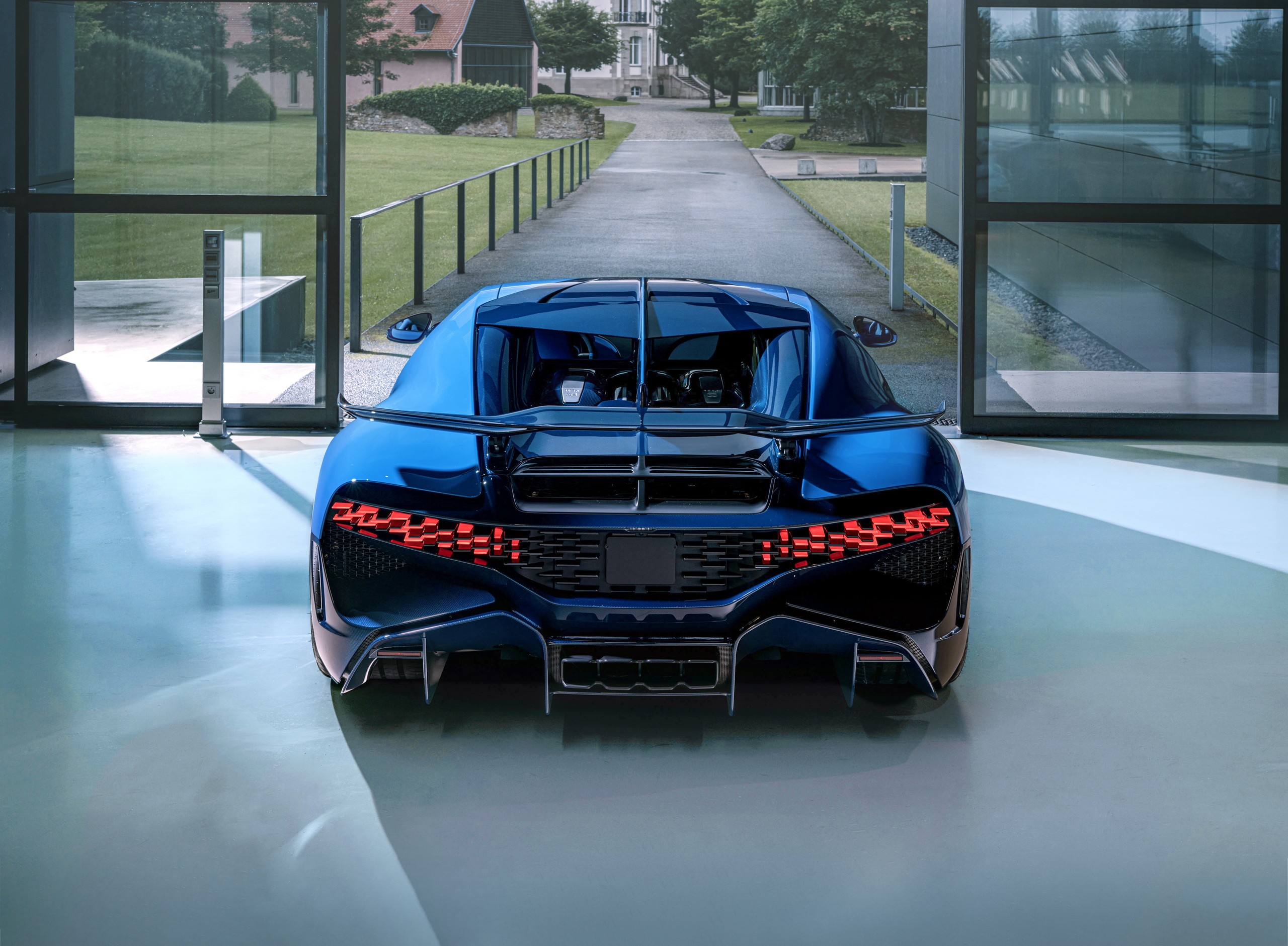 Alig kezdték el, máris itt az utolsó Bugatti Divo 1