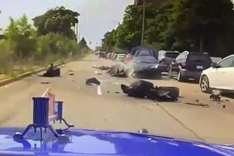 Le akarta rázni a rendőröket, ripityára törte a lopott Corvette-et