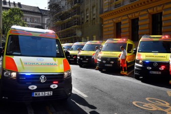 Bringára ültetik a mentősöket Budapesten