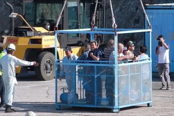 Csak daruval lehet bejutni erre az apró szigetre