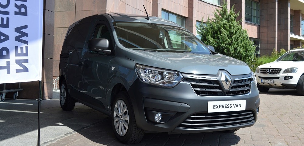 Áru kerül az ülés helyére az új Renault furgonban