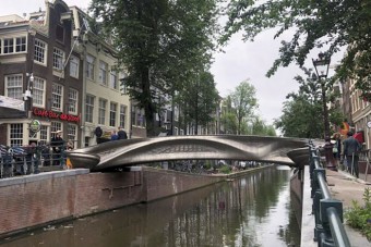 Átadták az első 3D-s nyomtatással készült hidat