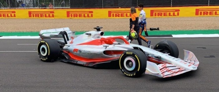 Hivatalos fotókon a korszakváltó Forma-1-es autó 2