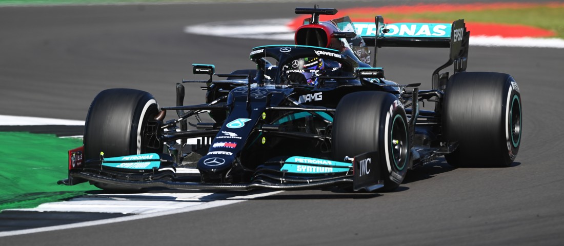 F1: Hamilton kiütötte Verstappent és győzött hazai pályán