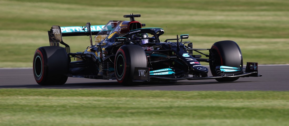 F1: Hamilton nyerte a pénteki időmérőt Silverstone-ban