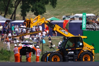 F1: Schumacher autót tört az időmérő előtt