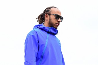 Itt a magyarázat, ezért marad Hamilton a Forma-1-ben