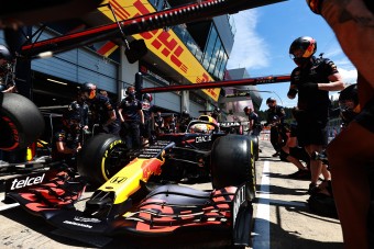 F1: Verstappen ismét lépéselőnyben az időmérő előtt