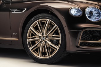 Kifinomult a Bentley hibrid zászlóshajója