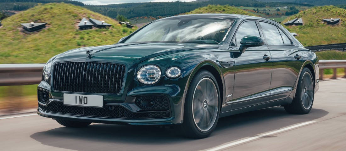 Újabb luxusautó vált hibridre