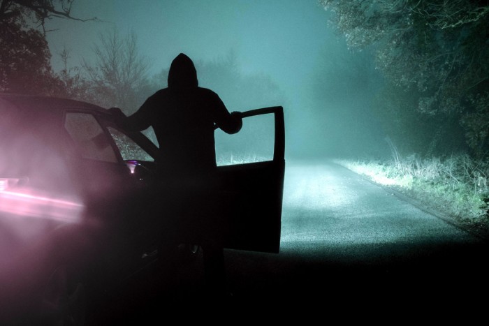 Gázolt, majd a nádasba dobta a haldoklót