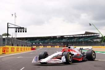 Ricciardo leszarozta az új F1-es autót?