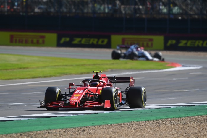 F1: Nagyot bukott, majd mentett a Ferrari versenyzője