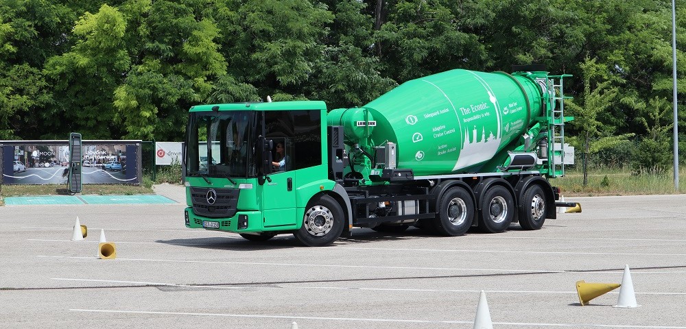 Hazánkban is bemutatkozott a Mercedes-Benz Econic mixerkocsi