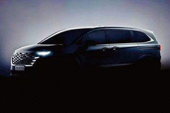 Buszlimuzint faragtak a lámpaorrú terepjáróból