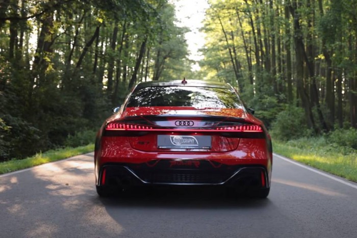 Ezzel a pokoli Audival bátran odaállhatsz bármelyik Tesla mellé