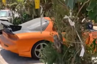 Szomorú látvány: utcán rohaszt rengeteg kultikus autót egy gyűjtő