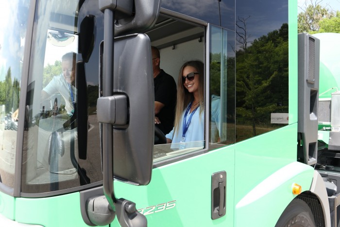 Hazánkban is bemutatkozott a Mercedes-Benz Econic mixerkocsi 5 Hazánkban is bemutatkozott a Mercedes-Benz Econic mixerkocsi 5