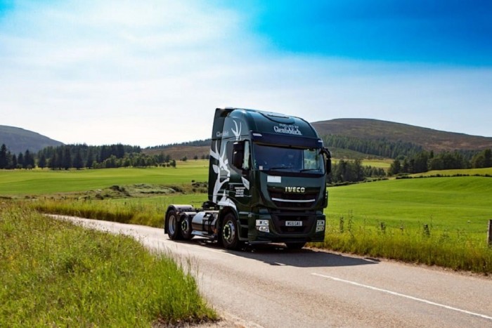 Whiskygyártásból származó üzemanyaggal hajták ezeket az Ivecókat