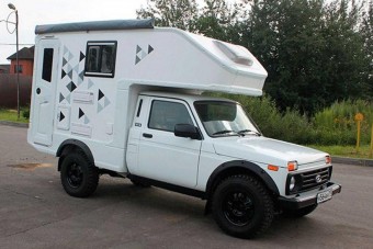 Ez a világ legolcsóbb lakóautója, aminek terepen sincs akadály