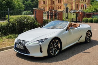 A kabrió, ami jobban vakít, mint egy sok karátos gyémánt