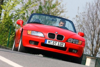 800 ezret rögtön elvitt a szép piros BMW