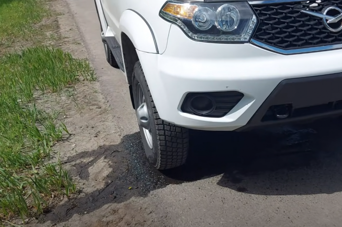 Ezer kilométer után bökte ki a motor oldalát az új orosz terepjáró