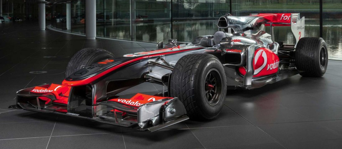 Közel rekordáron vitték el Hamilton autóját