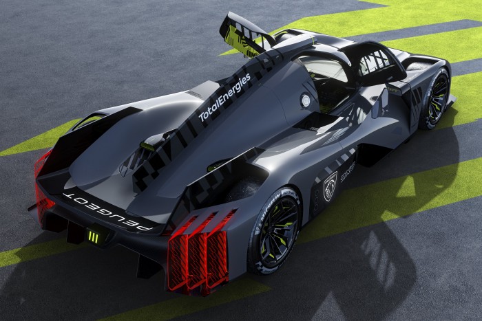 680 lóerős Batmobillal támad a Peugeot 6