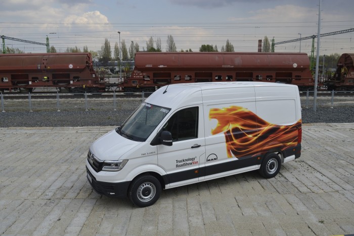 Tud magyarul az elektromos oroszlán 4 Tud magyarul az elektromos oroszlán 4