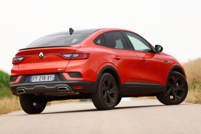 Szegény ember X4-ese: Renault Arkana hibrid 12