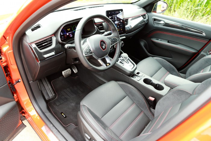 Szegény ember X4-ese: Renault Arkana hibrid 8