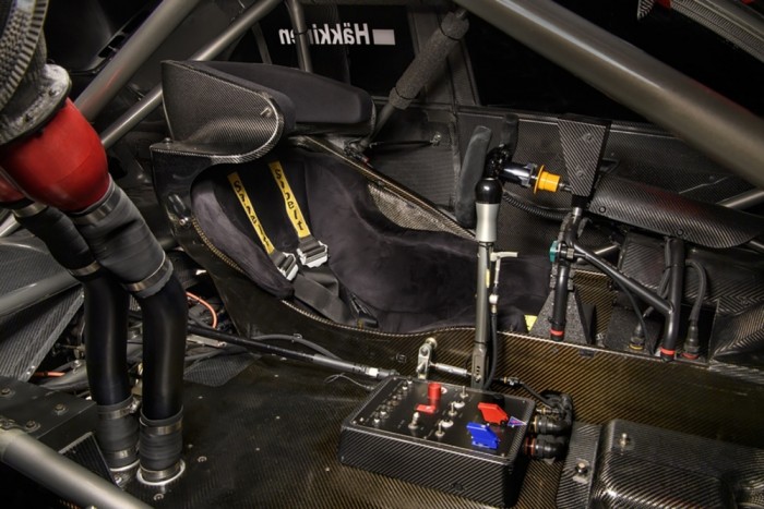 F1-es világbajnok nyert ezzel a versenyautóval, most eladó 6